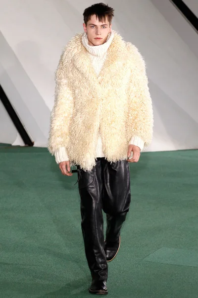Look 18